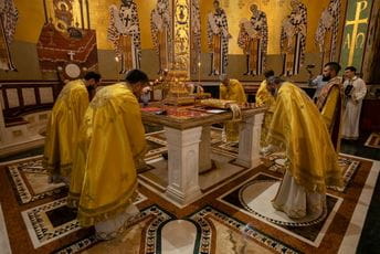 Crkva nije Bog Crkva nije Bog