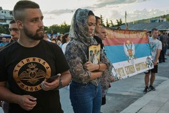 Коме ђаво не да мира? Коме ђаво не да мира?