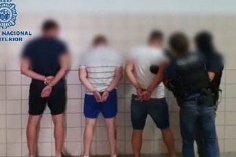 VIDEO : Uhapšene četiri osobe osumnjičene za ubistvo Miloša Peruničića VIDEO : Uhapšene četiri osobe osumnjičene za ubistvo Miloša Peruničića