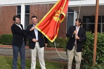 Pokušali da skinu državnu zastavu sa konzulata Crne Gore na Floridi Pokušali da skinu državnu zastavu sa konzulata Crne Gore na Floridi