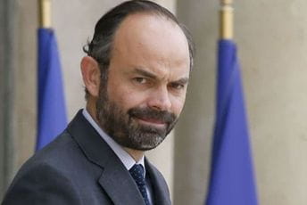 Francuski premijer podnio ostavku Francuski premijer podnio ostavku