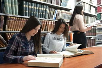 Za upis na Psihologiju polažu se testovi mentalnih sposobnosti, opšte informisanosti i znanja iz psihologije Za upis na Psihologiju polažu se testovi mentalnih sposobnosti, opšte informisanosti i znanja iz psihologije