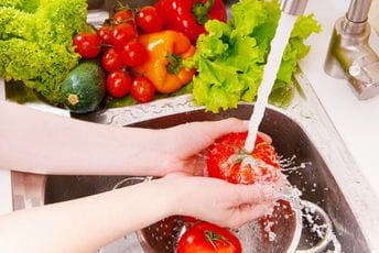 Stručnjaci poručuju kako sada pravilno prati voće i povrće Stručnjaci poručuju kako sada pravilno prati voće i povrće