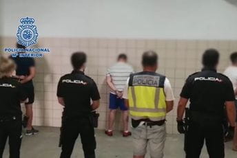 Prilikom hapšenja osumnjičenih za ubistvo Peruničića otkrivena velika laboratorija za uzgoj marihuane Prilikom hapšenja osumnjičenih za ubistvo Peruničića otkrivena velika laboratorija za uzgoj marihuane