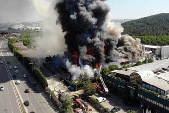 Eksplozija u fabrici u Turskoj: Četiri osobe stradale, 97 povrijeđeno (VIDEO) Eksplozija u fabrici u Turskoj: Četiri osobe stradale, 97 povrijeđeno (VIDEO)