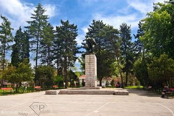 Danas je 4.jul dan kada je Jugoslavija slavila ustanak Spomenik palim borcima u Bijelom Polju