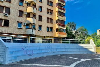 Novi mural kod Vojnih zgrada inspirisan Bauhaus pravcem Novi mural kod Vojnih zgrada inspirisan Bauhaus pravcem