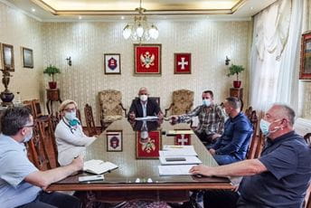 Na Cetinju 13 zaraženih koronom, da se jave svi koji imaju simptome Na Cetinju 13 zaraženih koronom, da se jave svi koji imaju simptome