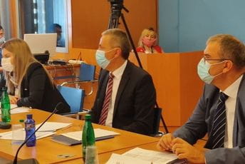 Žugić: Profit banaka pao 36 odsto, u gubitku jedna sistemska banka Žugić: Profit banaka pao 36 odsto, u gubitku jedna sistemska banka