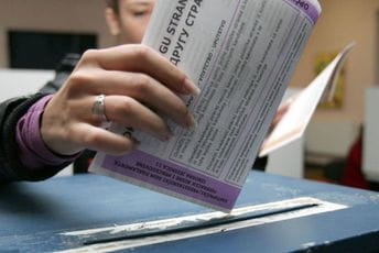 Optužena jer je na izborima glasala na šest mjesta Optužena jer je na izborima glasala na šest mjesta