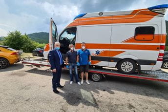 Košuta i Đerlek donirali rožajskom Domu zdravlja ambulantna kola