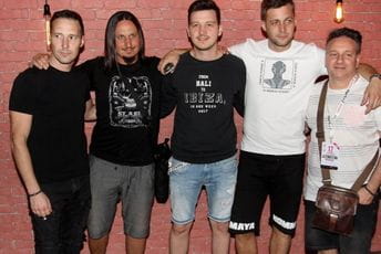 Članovi Leksington benda imaju koronu Članovi Leksington benda imaju koronu