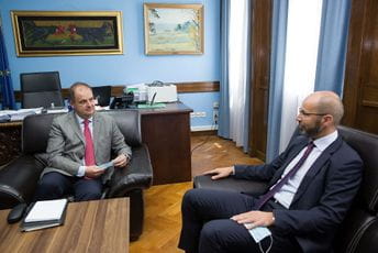 Nimanbegu: Izbori u dobroj atmosferi uz učešće opozicije Nimanbegu: Izbori u dobroj atmosferi uz učešće opozicije