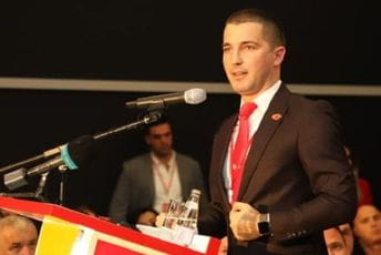 Bečić: Neću biti na zajedničkoj listi opozicije ako ne budu drugi lideri i dugogodišnji poslanici Bečić: Neću biti na zajedničkoj listi opozicije ako ne budu drugi lideri i dugogodišnji poslanici