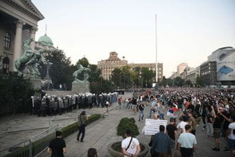 Grupa ljekara iz kovid bolnica u Beogradu bila na protestu Grupa ljekara iz kovid bolnica u Beogradu bila na protestu