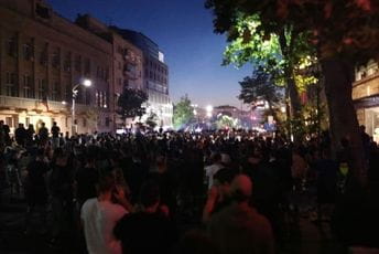 UŽIVO: Stefanović najavio obraćanje, haos u Beogradu ne prestaje UŽIVO: Stefanović najavio obraćanje, haos u Beogradu ne prestaje