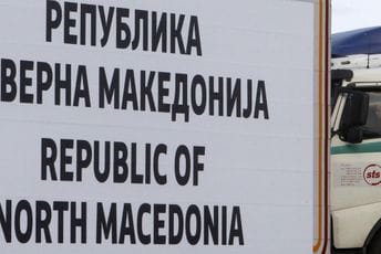 Četiri migranta teže povrijeđena kada se prevrnuo kombi u Sjevernoj Makedoniji