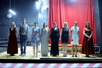 Snažne emocije u publici i nezaboravan aplauz nakon vremena bez pozorišta Snažne emocije u publici i nezaboravan aplauz nakon vremena bez pozorišta