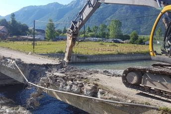 Srušen most: Gusinje dobija novi prelaz na rijeci Vruji Srušen most: Gusinje dobija novi prelaz na rijeci Vruji