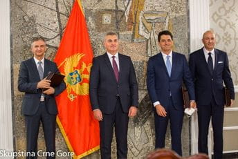 Uručene Trinaestojulske nagrade; Brajović: Znam da nikada nijeste izdali Crnu Goru Uručene Trinaestojulske nagrade; Brajović: Znam da nikada nijeste izdali Crnu Goru