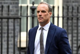 Najviši britanski zvaničnici se obratili na 25. godišnjicu genocida u Srebrenici Najviši britanski zvaničnici se obratili na 25. godišnjicu genocida u Srebrenici