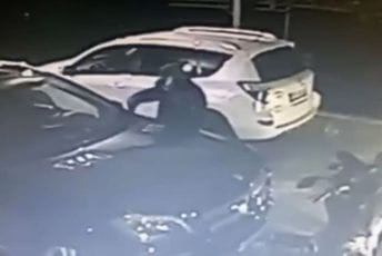 Zapaljen automobil Dragana Purka Ivančevića (VIDEO) Zapaljen automobil Dragana Purka Ivančevića (VIDEO)