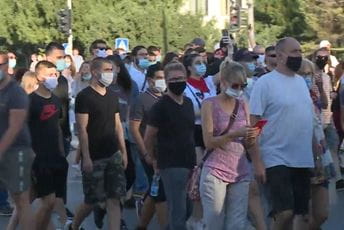 U Novom Sadu građani i ispred stanice policije, sjutra planiran dolazak u Beograd U Novom Sadu građani i ispred stanice policije, sjutra planiran dolazak u Beograd