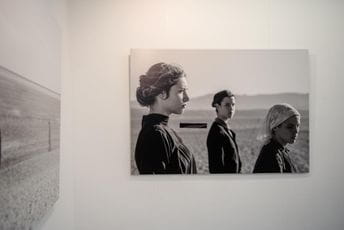 U Kotoru otvorena izložba “Partenza” Renate Poljak