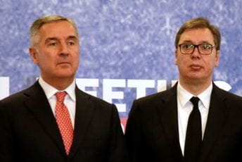 Vučić čestitao Đukanoviću 13. jul: Očekujem da se posvetimo pitanjima od zajedničkog interesa Vučić čestitao Đukanoviću 13. jul: Očekujem da se posvetimo pitanjima od zajedničkog interesa