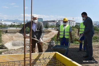 Marković i Vuković položili kamen-temeljac: Podgorica dobija još jedan pješački most Marković i Vuković položili kamen-temeljac: Podgorica dobija još jedan pješački most