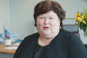 (FOTO) Maska belgijske ministarke zdravlja je hit dana na internetu (FOTO) Maska belgijske ministarke zdravlja je hit dana na internetu