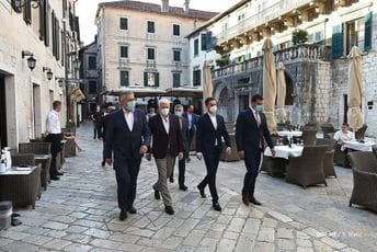Premijer Marković u Kotoru: Vidio sam tri aspekta odgovorne vlasti Premijer Marković u Kotoru: Vidio sam tri aspekta odgovorne vlasti