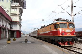 Željeznička infrastruktura bez dozvole Željezničkog prevoza otkazala polaske dva voza
