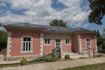 Pri kraju radovi na rekonstrukciji zgrade Umjetničke kolonije Danilovgrad Pri kraju radovi na rekonstrukciji zgrade Umjetničke kolonije Danilovgrad