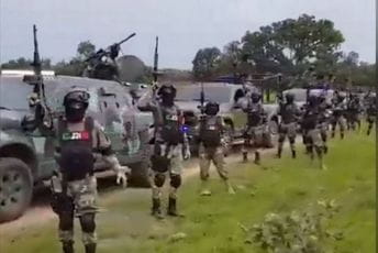 (VIDEO) Meksički kartel naoružan do zuba: Opremljeni kao vojska (VIDEO) Meksički kartel naoružan do zuba: Opremljeni kao vojska