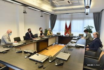 Simović: Ne dozvoliti da negativne efekte pandemije Covid-19 osjete djeca Simović: Ne dozvoliti da negativne efekte pandemije Covid-19 osjete djeca