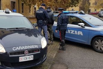 Psiho sekta: Djevojke su seksualno roblje, a vođu zovu 'Doktor' Psiho sekta: Djevojke su seksualno roblje, a vođu zovu 'Doktor'