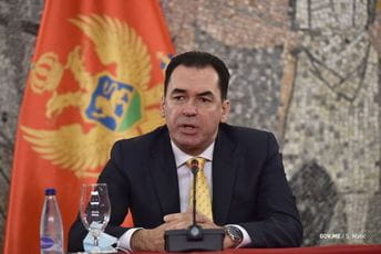 Pažin: Ponuda Vlade SPC-u krajnja linija kompromisa, ne vidimo smisao nastavka dijaloga Pažin: Ponuda Vlade SPC-u krajnja linija kompromisa, ne vidimo smisao nastavka dijaloga