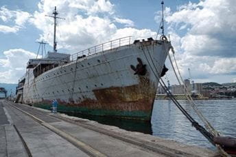Titov "Galeb" prebačen u Rijeku, biće pretvoren u muzej Titov "Galeb" prebačen u Rijeku, biće pretvoren u muzej