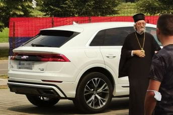 Vladika Jefrem pred Vučića došao u audiju koji vrijedi više od 150.000 KM Vladika Jefrem pred Vučića došao u audiju koji vrijedi više od 150.000 KM