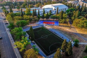U novi teren za mali fudbal i odbojku uloženo 120.000 eura U novi teren za mali fudbal i odbojku uloženo 120.000 eura