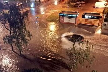 (VIDEO) Potop: Nestvarni prizori poslije nevremena u Zagrebu (VIDEO) Potop: Nestvarni prizori poslije nevremena u Zagrebu