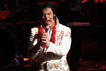 Oborio svjetski rekord pjevajući Elvisove pjesme 50 sati Oborio svjetski rekord pjevajući Elvisove pjesme 50 sati