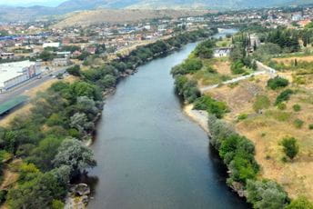 Pronađeno tijelo muškarca na obali Morače Pronađeno tijelo muškarca na obali Morače