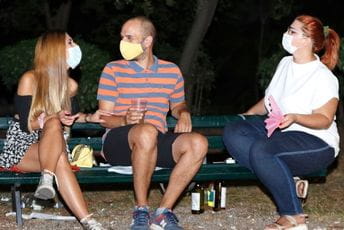 Po piće u kafanu, pa u park nakon 22 časa Po piće u kafanu, pa u park nakon 22 časa