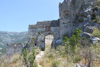 Krivična prijava u Baru protiv sveštenog lica zbog kršenja mjera Krivična prijava u Baru protiv sveštenog lica zbog kršenja mjera