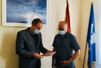 Zajedničko saopštenje za javnost dekana Pomorskog fakulteta Kotor prof. dr Špira Ivoševića i poslanika Andrije Popovića Zajedničko saopštenje za javnost dekana Pomorskog fakulteta Kotor prof. dr Špira Ivoševića i poslanika Andrije Popovića