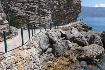 Budva: Rekontruisana zaštitna ograda ka plaži Mogren Budva: Rekontruisana zaštitna ograda ka plaži Mogren