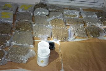 H. Novi: Oduzeto 16,5 kilograma marihuane i 20 grama kokaina, uhapšena jedna osoba H. Novi: Oduzeto 16,5 kilograma marihuane i 20 grama kokaina, uhapšena jedna osoba