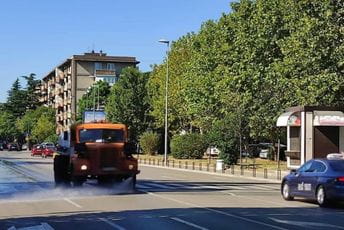 U cilju sprječavanja širenja koronavirusa ekipe gradske Čistoće svakodnevno dezinfikuju javne površine U cilju sprječavanja širenja koronavirusa ekipe gradske Čistoće svakodnevno dezinfikuju javne površine